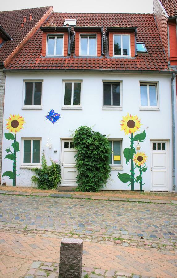 Zentrale Ferienwohnung Anker Im Sonnenblumenhaus Flensburgo Exterior foto