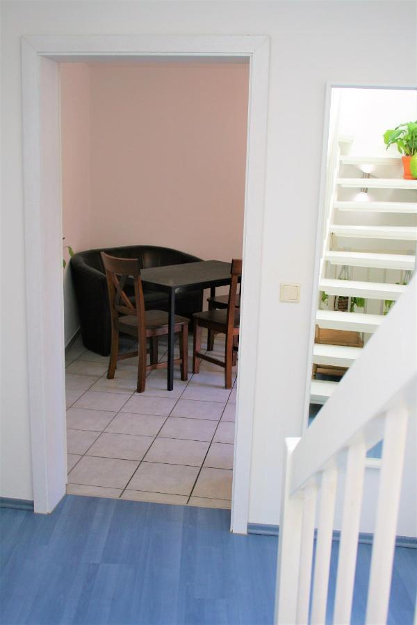 Zentrale Ferienwohnung Anker Im Sonnenblumenhaus Flensburgo Exterior foto