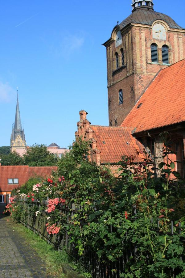 Zentrale Ferienwohnung Anker Im Sonnenblumenhaus Flensburgo Exterior foto
